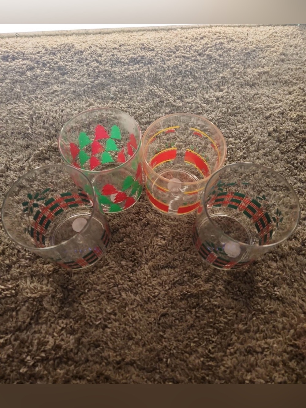 Vintage Holiday Glass Tumbler Set — Red & Green Festive Designs